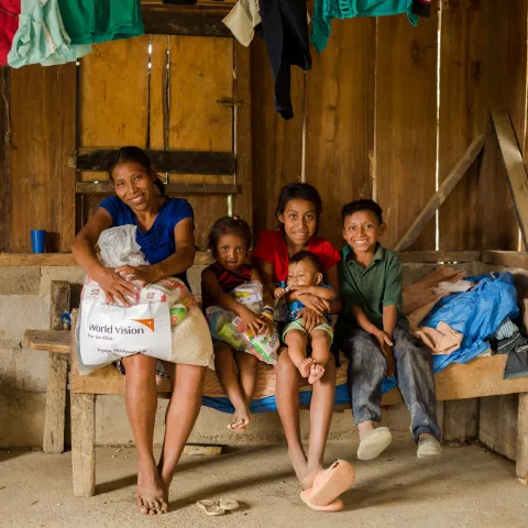 Arme Familien in Honduras werden mit Lebensmitteln und Hygiene-Artikeln unterstützt