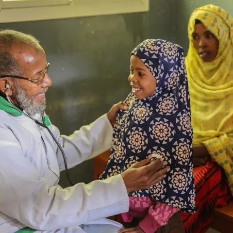 Tuberkulose-Test für ein Mädchen in einer von World Vision unterstützten Klinik in Somalia