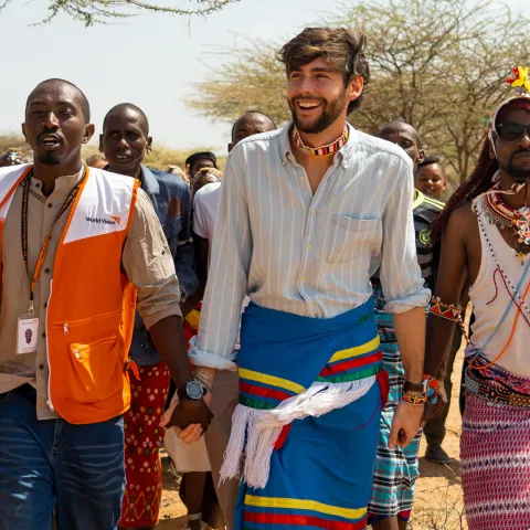 Alvaro Soler als World Vision Botschafter in Kenia