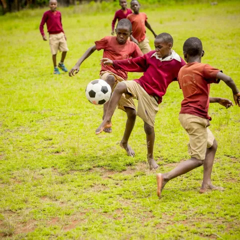 World Vision Tansania Fußballspielen
