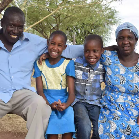 Dank World Vision ist Titus Familie wieder glücklich
