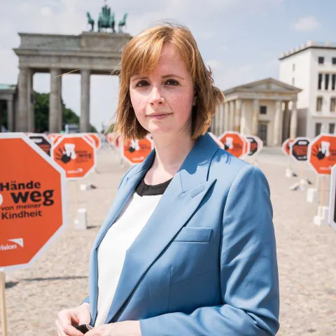 Aktionstag Hände weg von meiner Kindheit in Berlin: Gyde Jensen, MdB (FDP),