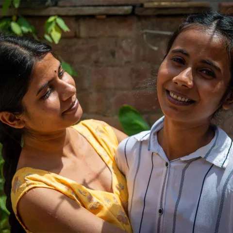 Mutter mit Tochter in Indien