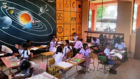 Mit dem Guten Geschenk ein Klassenzimmer in Sri Lanka einrichten 
