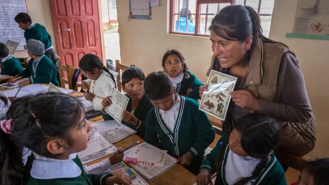 Ehemaliges Patenkind in Bolivien leitet Workshop.