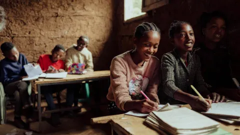 Schulkinder in einem World Vision Patenschaftsprojekt in Äthiopien