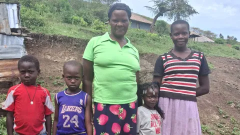 Kinder und ihre Mütter in Magunga