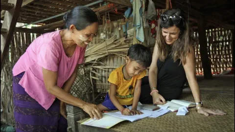 Projektbesuch von World Vision-Mitarbeiterin Lara Villar  in Myanmar