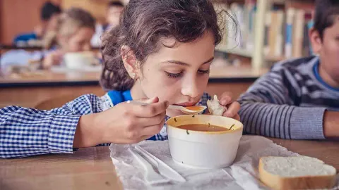 Essen für rumänische Kinder