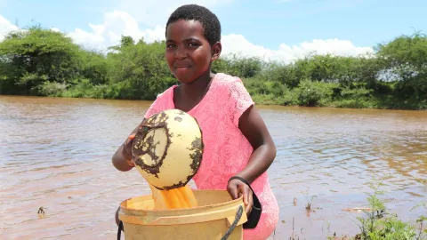 World Vision Vorher: dreckiges Trinkwasser