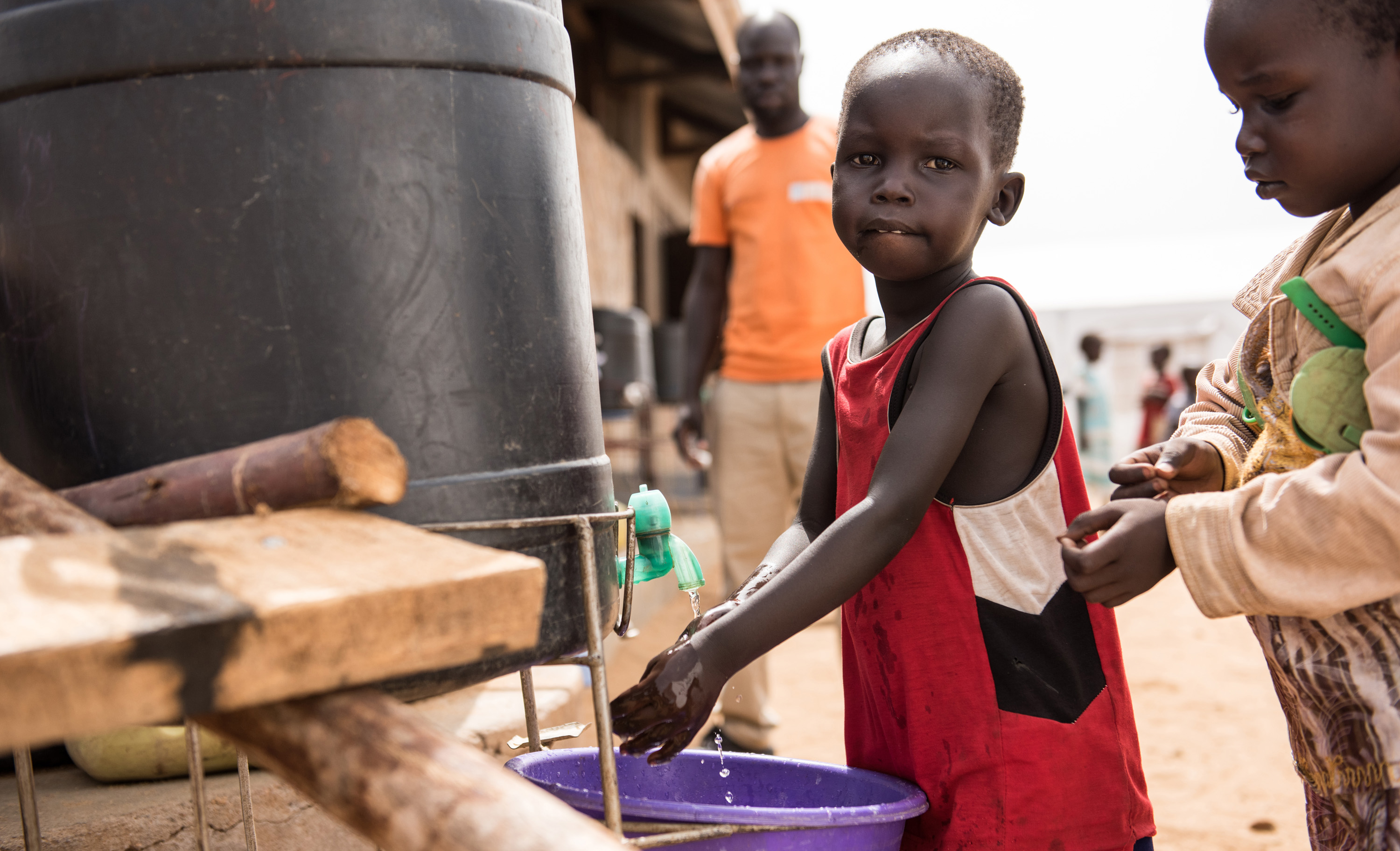 Flüchtlingskinder aus Südsudan: World Vision unterstützt unter anderem Wasserversorgung und Pflegefamilien