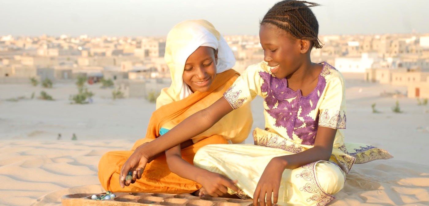 Mädchen beim Spiel in Mauretanien