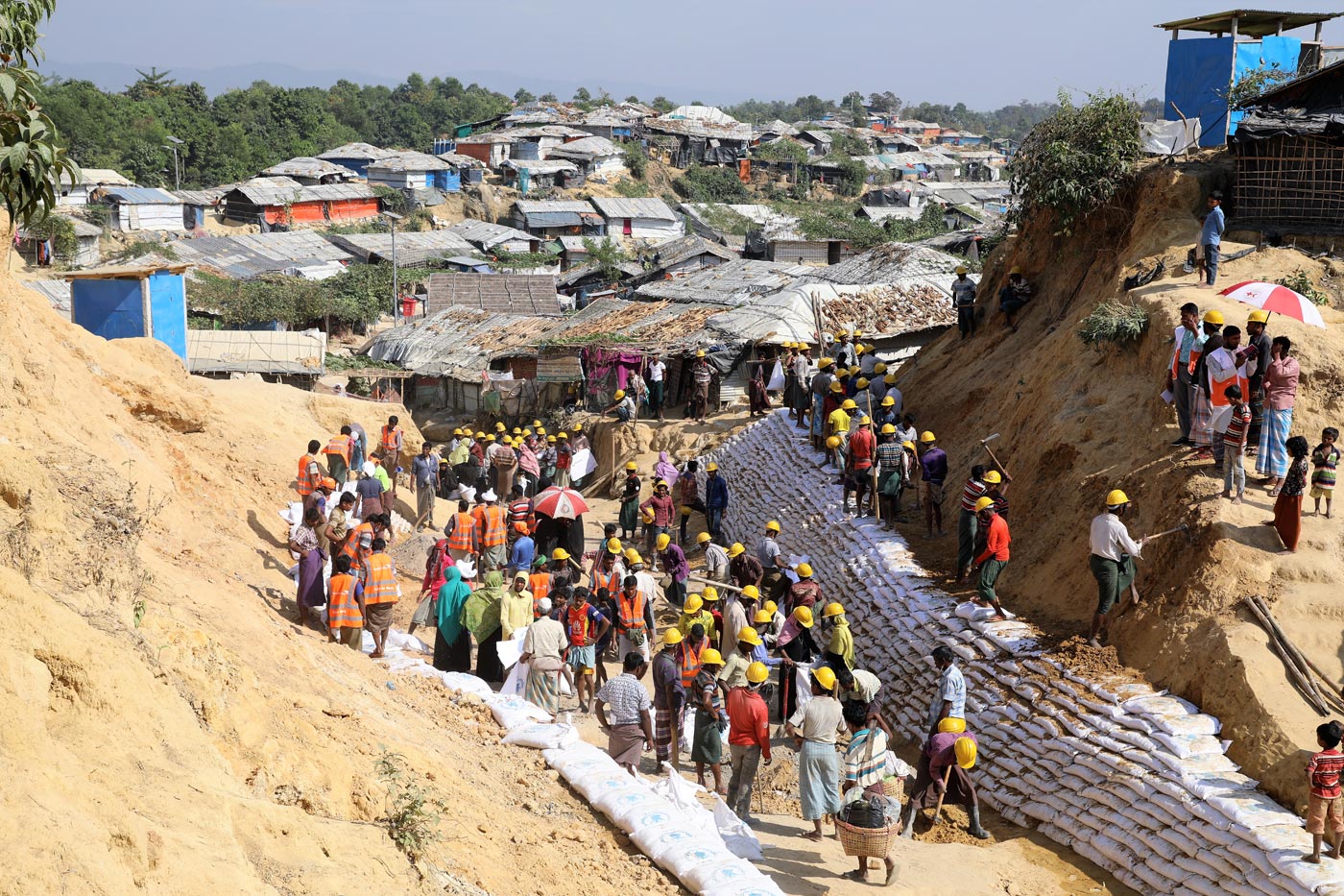 Vorsorge gegen Erdrutsche im Flüchtlingslager in Cox' Bazar - Bangladesch