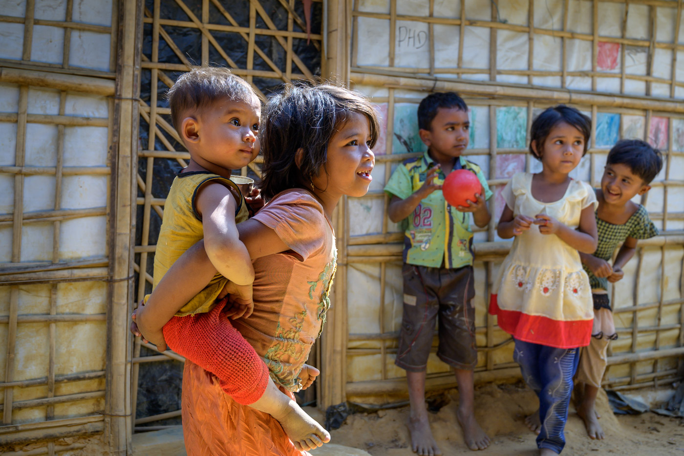 Geflüchtete Rohnigya-Kinder leben mit vielen Gefahren und unsicherer Zukunft 