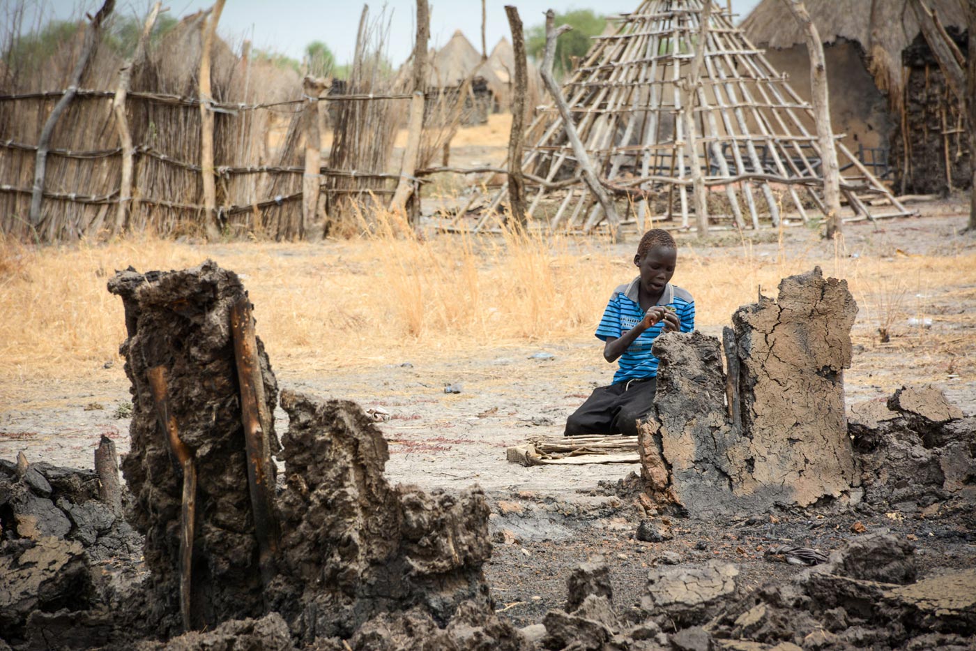 Frieden für Kinder Spielen in Ruinen 
