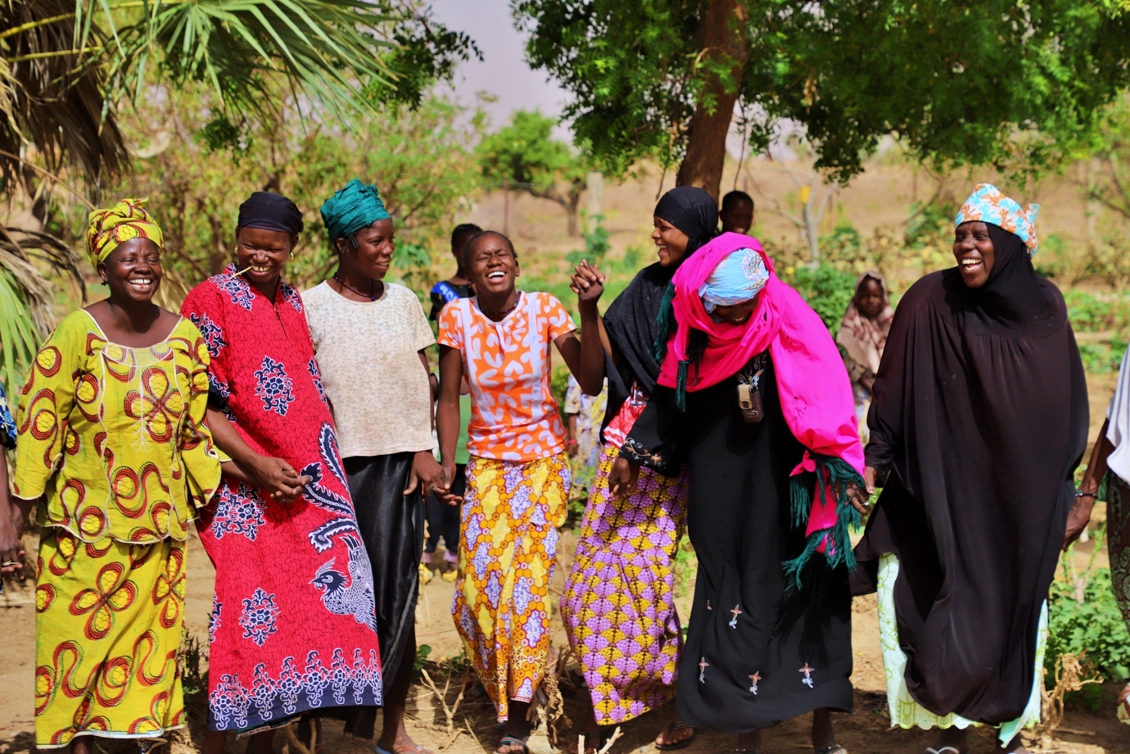 Durch gemeinsames Sparen und Aufforstung haben Frauen verschiedener Dorfgemeinschaften Wege zur Lösung von Konflikten gefunden.