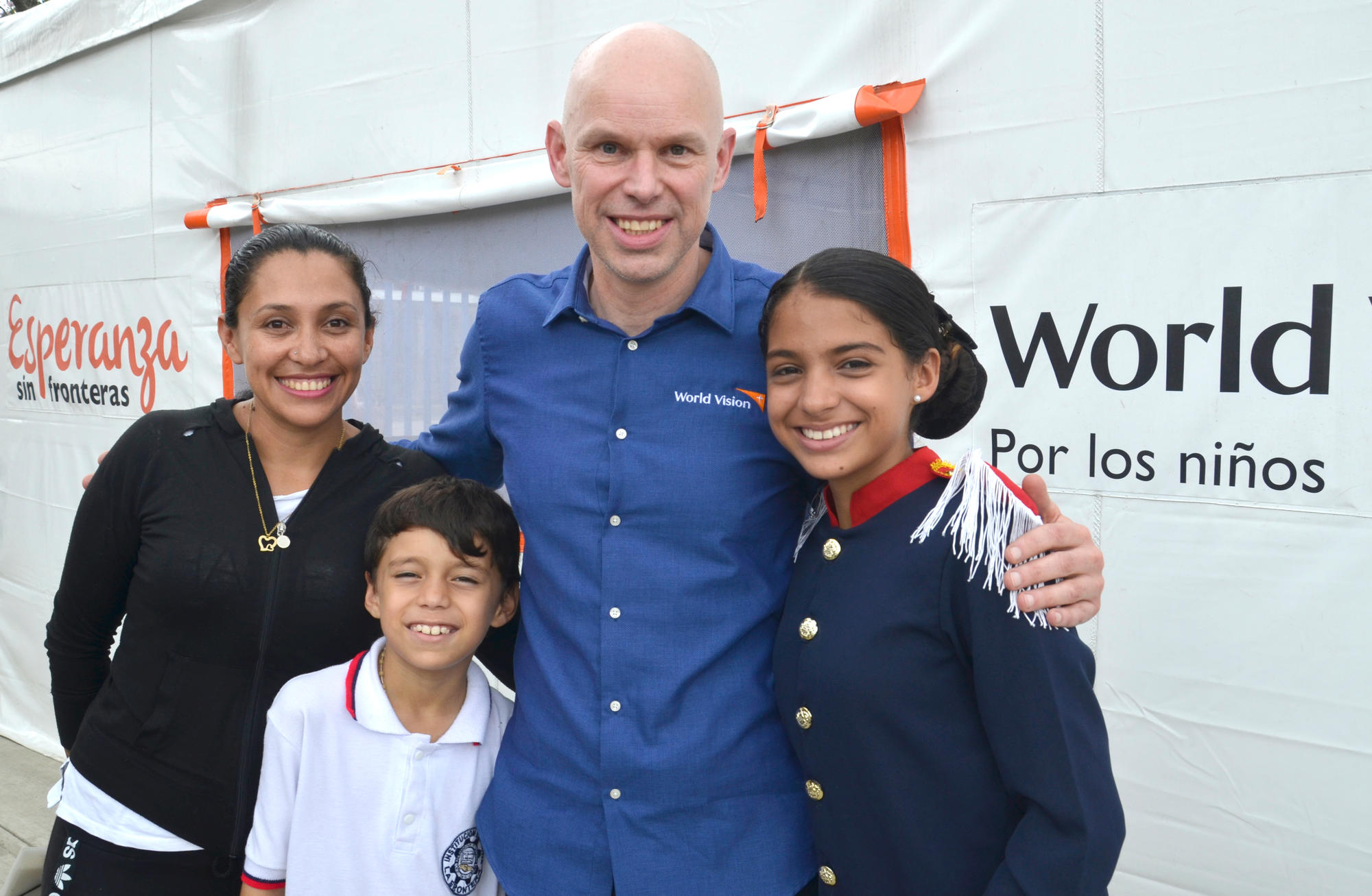 WV-Präsident Andrew Morley mit Flüchtlingen aus Venezuela in Kolumbien