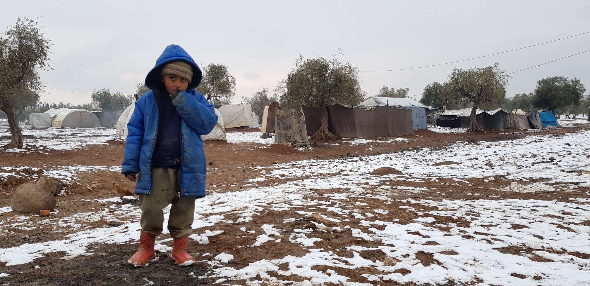 Schnee und Kälte bedrohen Kinder im Nordwesten von Syrien