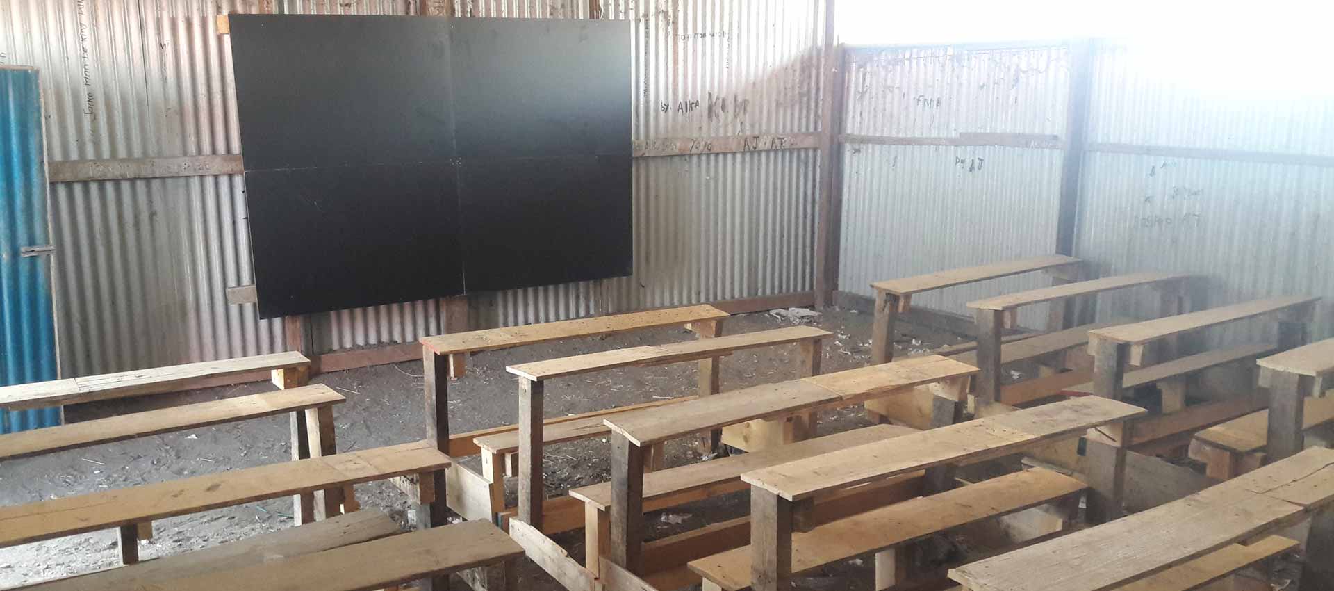 Leeres Klassenzimmer einer Schule im Südsudan