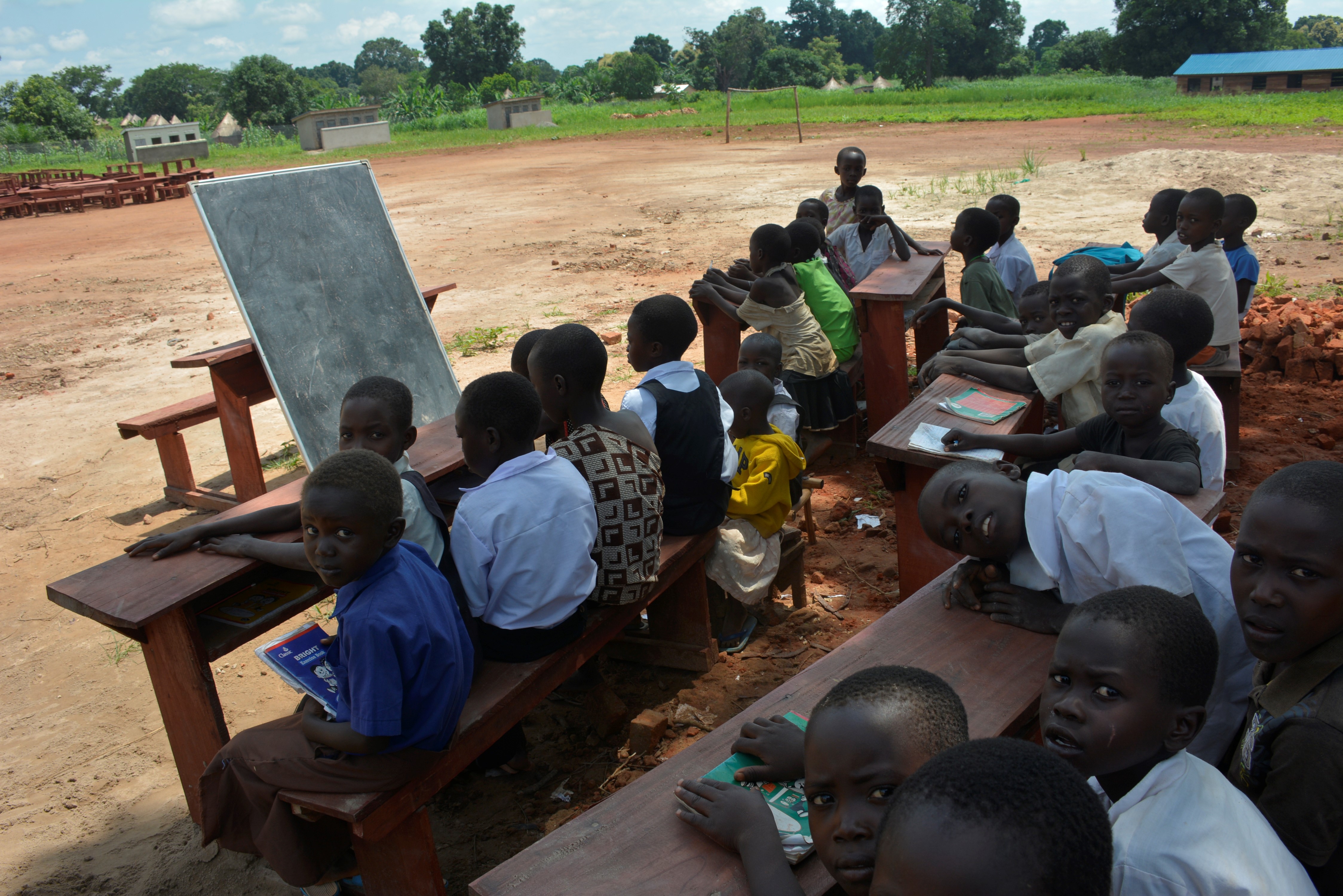 Schulunterricht im Freien im Südsudan