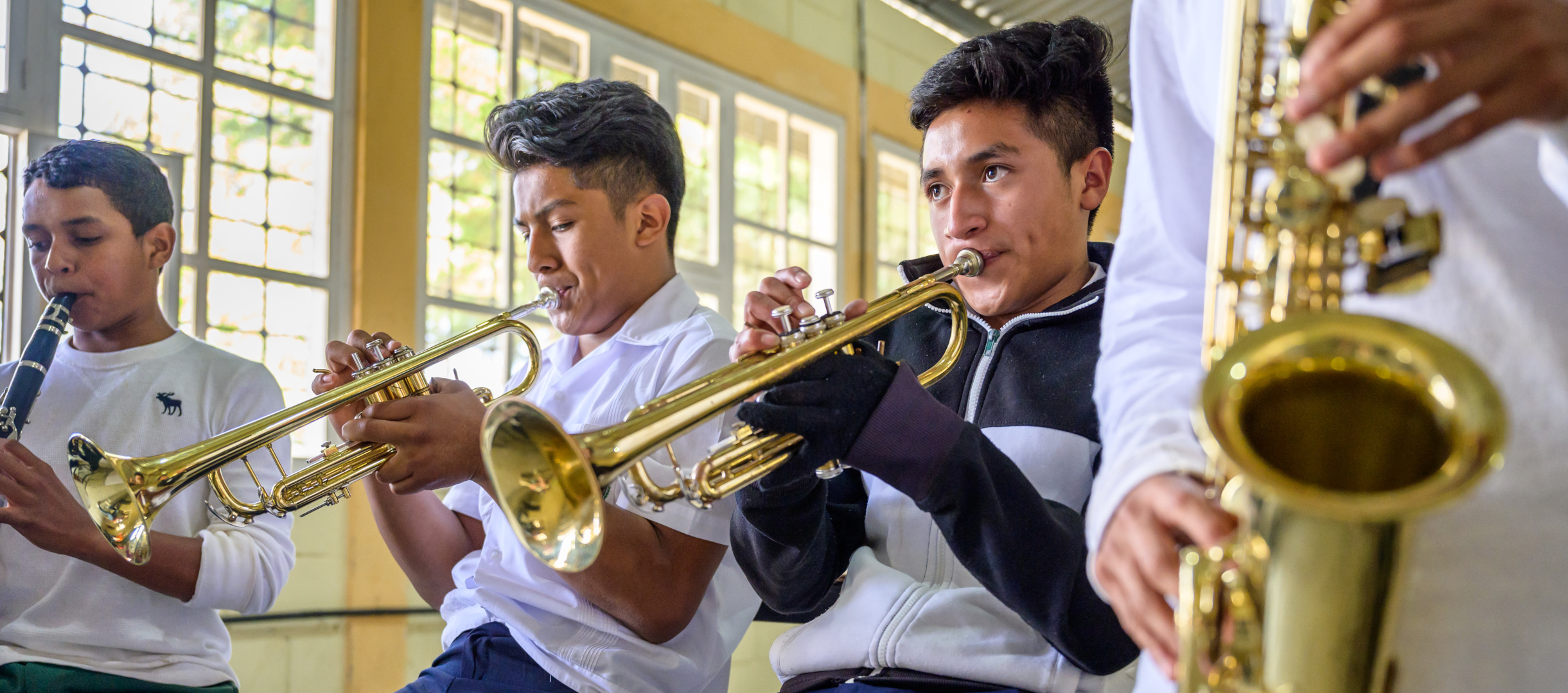 Patenkind Ever aus Honduras spielt in der Schulband die Trompete.