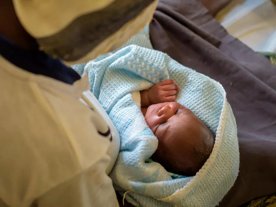 Starthelfer: Eine Klinik ermöglicht Kindern in Uganda einen gesunden Start ins Leben