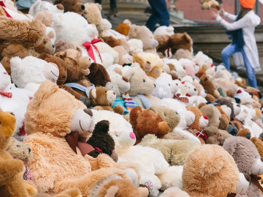 Jede Kindheit zählt: Teddyaktion in Berlin