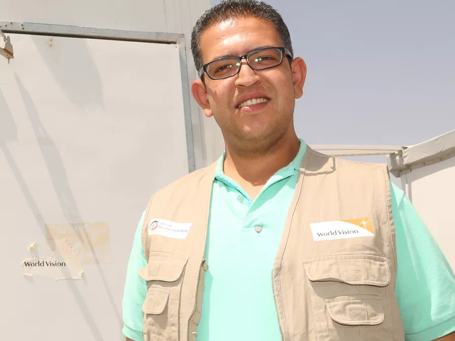 World Vision-Mitarbeiter in Flüchtlingslager