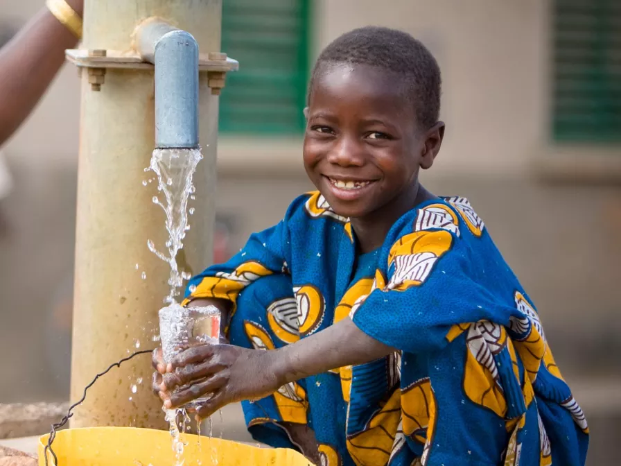 Im Senegal hilft World Vision den Kindern mit Wasser.