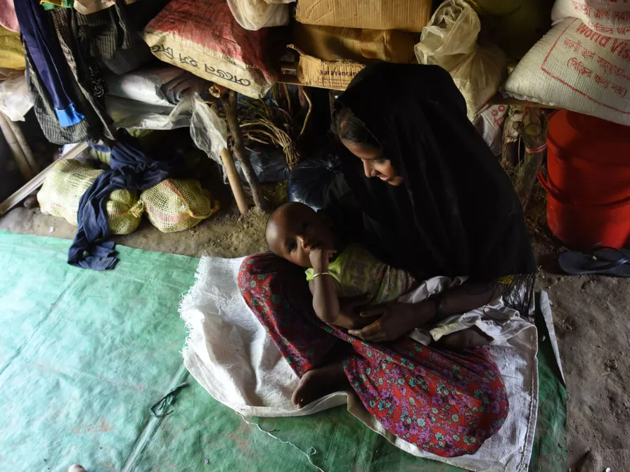 Saira mit ihrem Kind