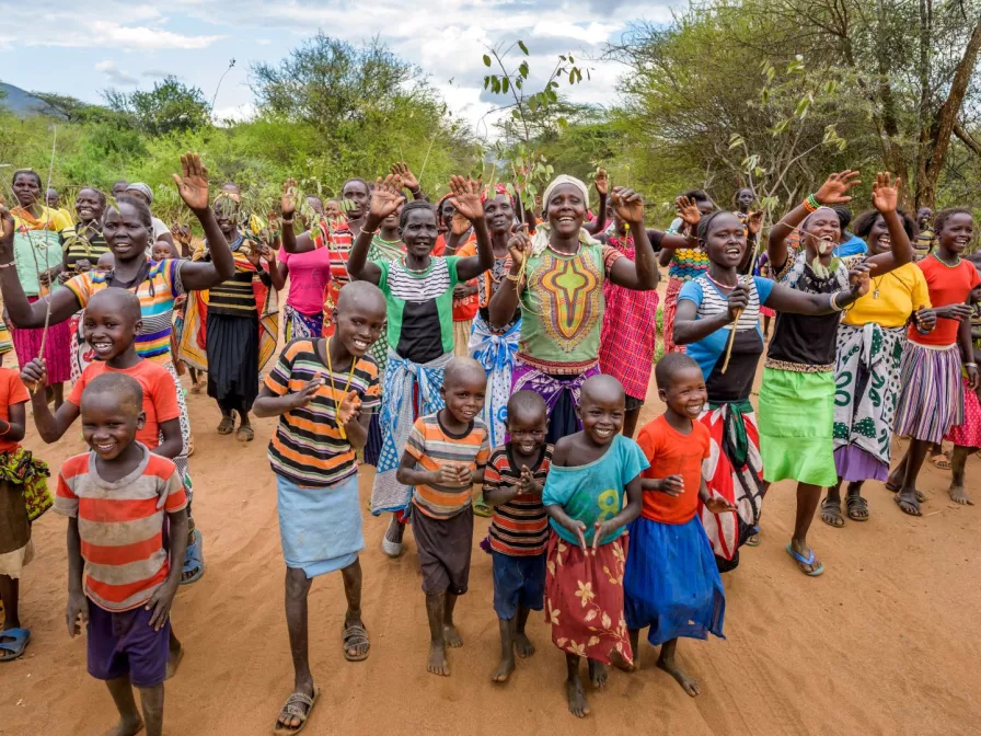 Kinder und Frauen in Kenia