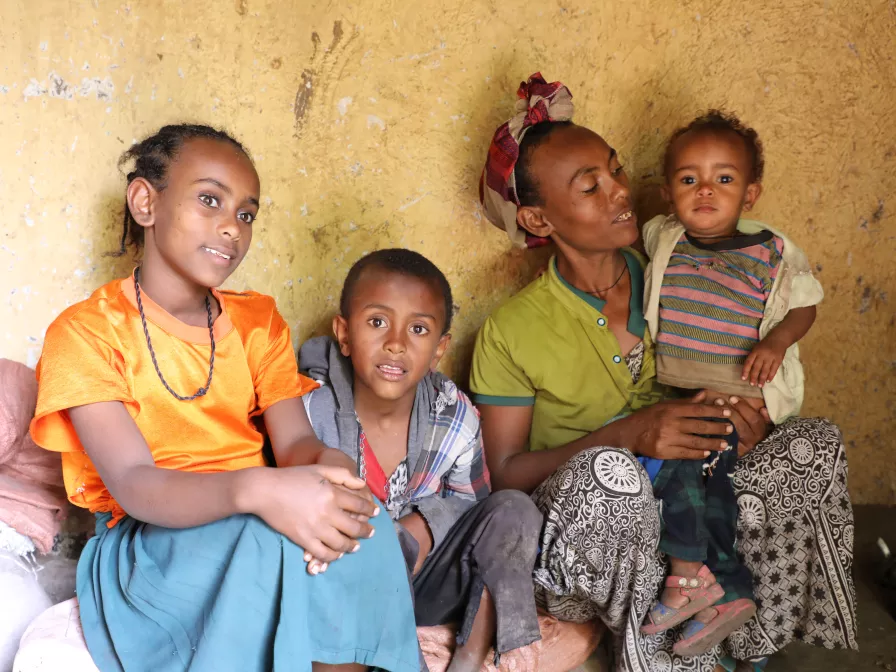 Mutter mit Kindern in Äthiopien