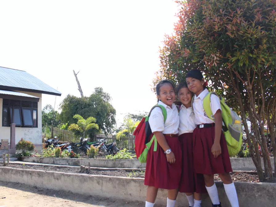 Schülerinnen in Indonesien