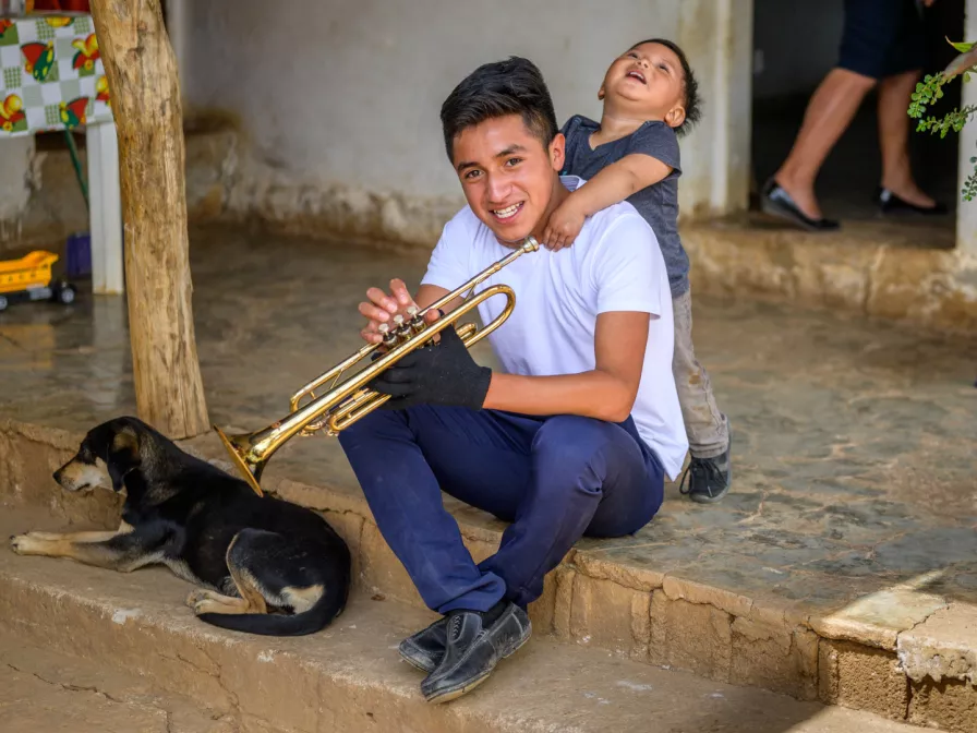 Patenkind Ever aus Honduras mit seinem Neffen