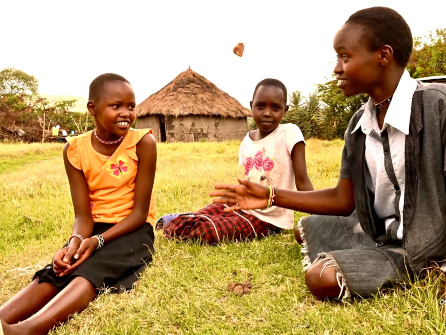 Zipporah aus Kenia mit ihren Schwestern