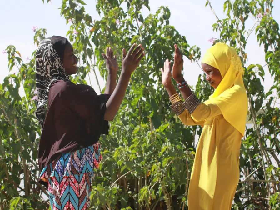 Spielende Mädchen in Niger