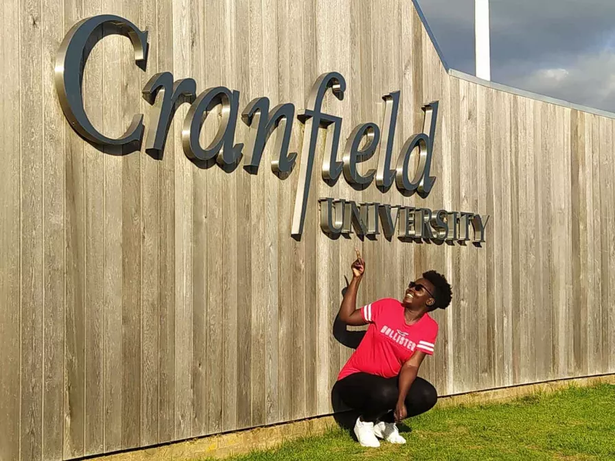 Ehemaliges Patenkind Pauline vor der Universität