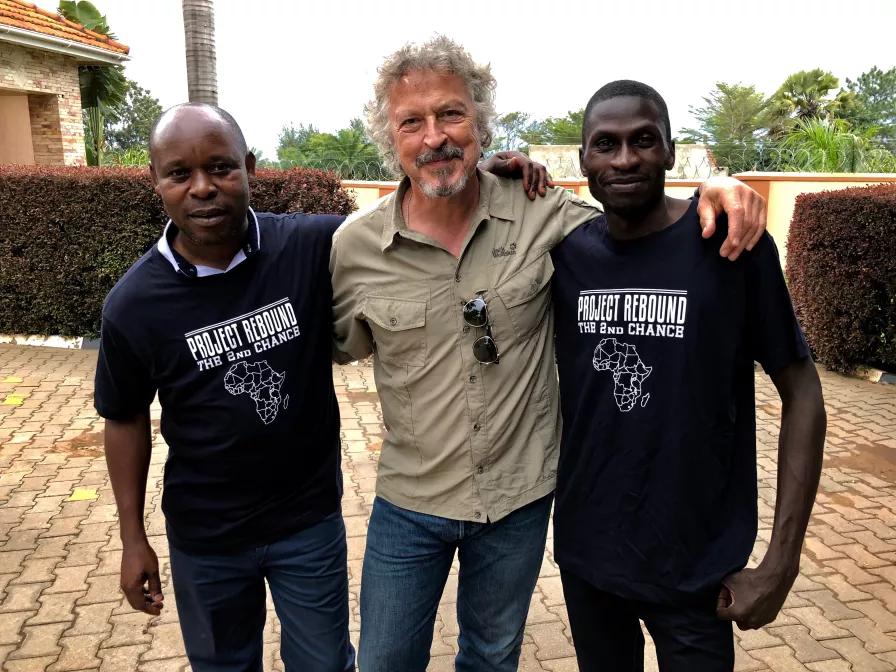 Wolfgang Niedecken zu Besuch beim Rebound Projekt in Uganda