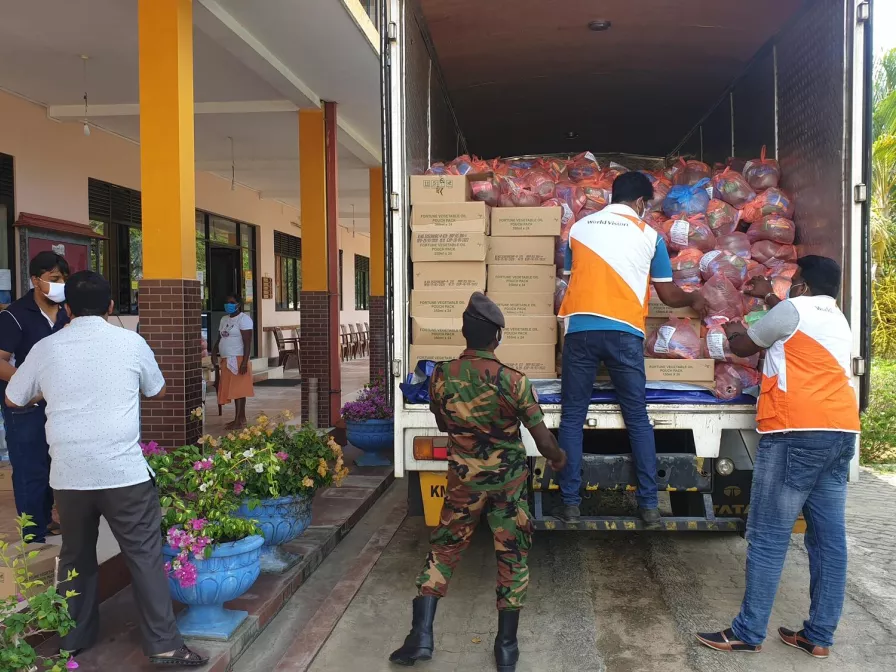 Hilfsgüter werden entladen