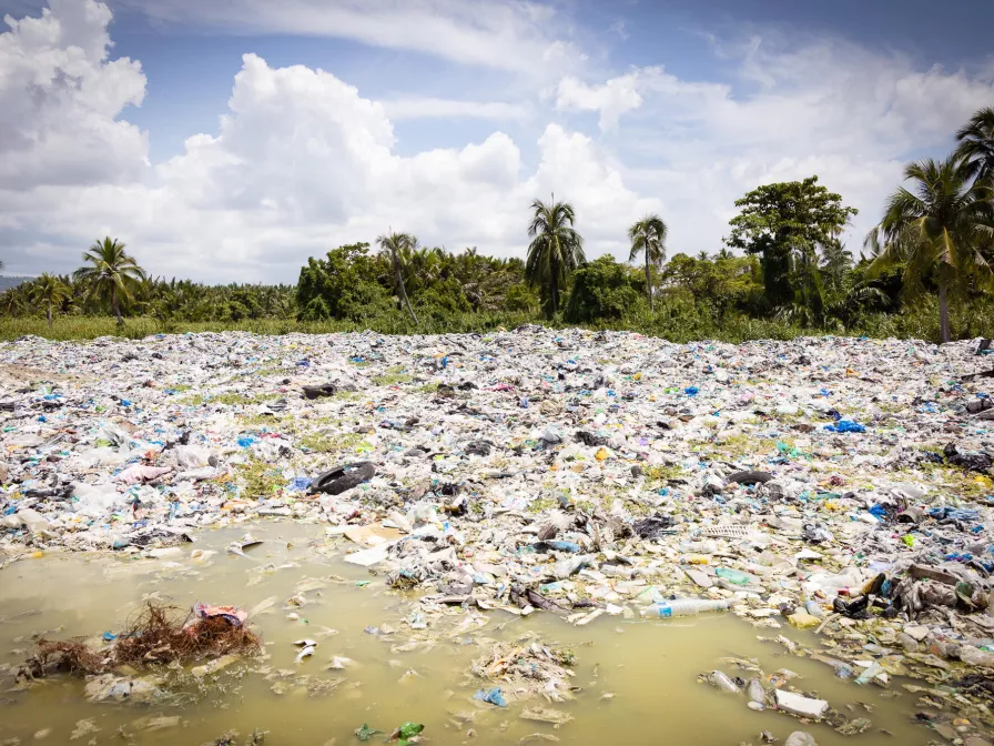 Flüsse in Cotabato City auf den Philippinen sind mit Müll verstopft, der dann im Meer landet