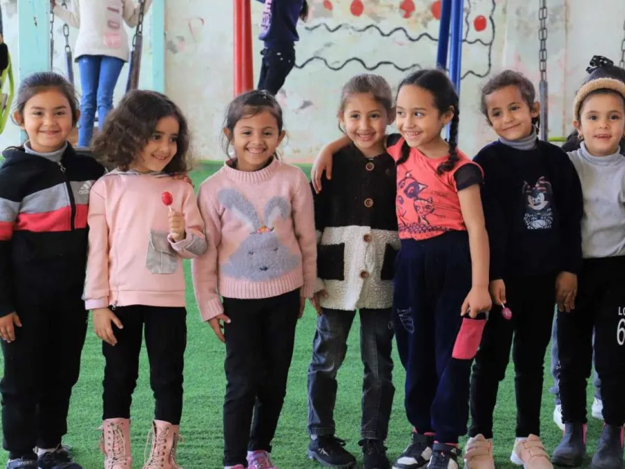 Sieben Mädchen aus einem vom BMZ geförderten Projekt in den Palästinensischen Gebieten