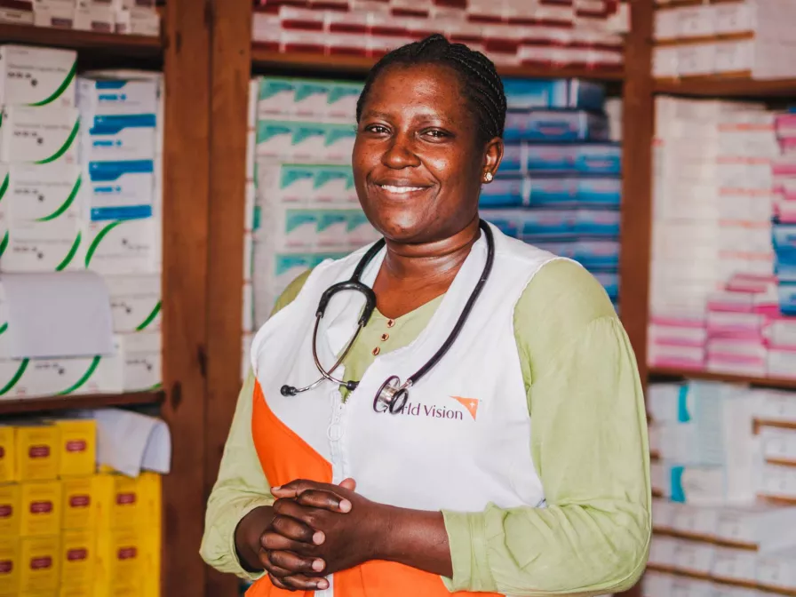 Hebamme Paula Atimango arbeitet seit über einem Jahr für World Vision in einer Nothilfe-Klinik an der Grenze zwischen Sudan und Südsudan.