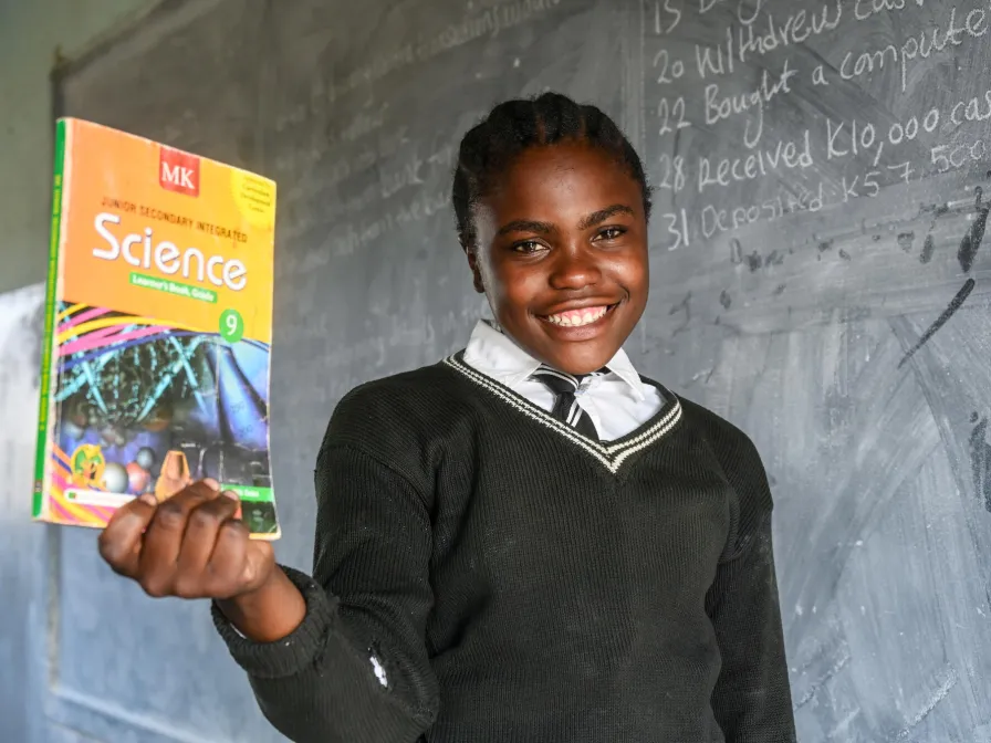 Schulmahlzeiten helfen Mädchen in der Schule zu bleiben