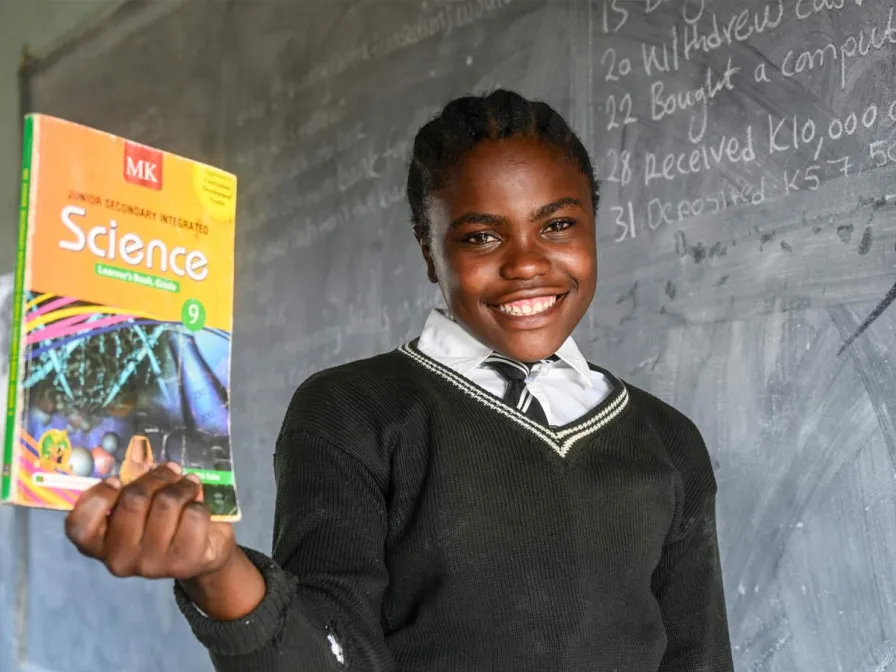 Schulmahlzeiten helfen Mädchen in der Schule zu bleiben