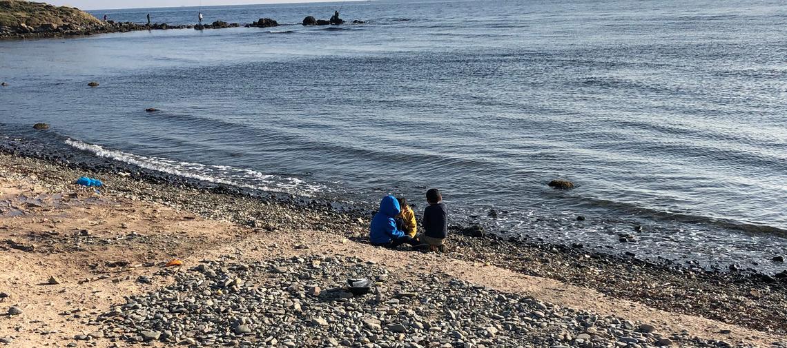 Kinder am Strand von Lesbos