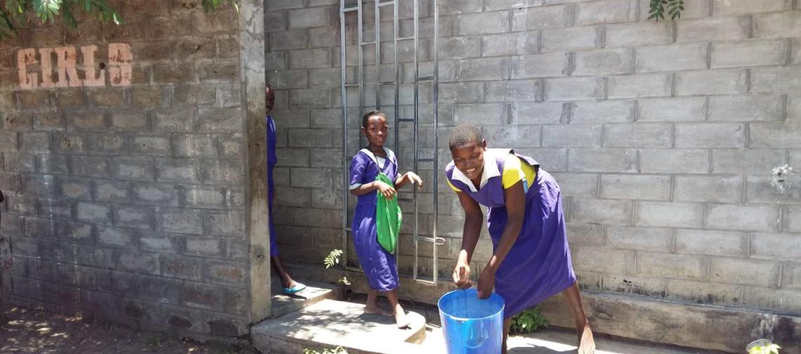 Jetzt gibt es in der Schule Latrinen