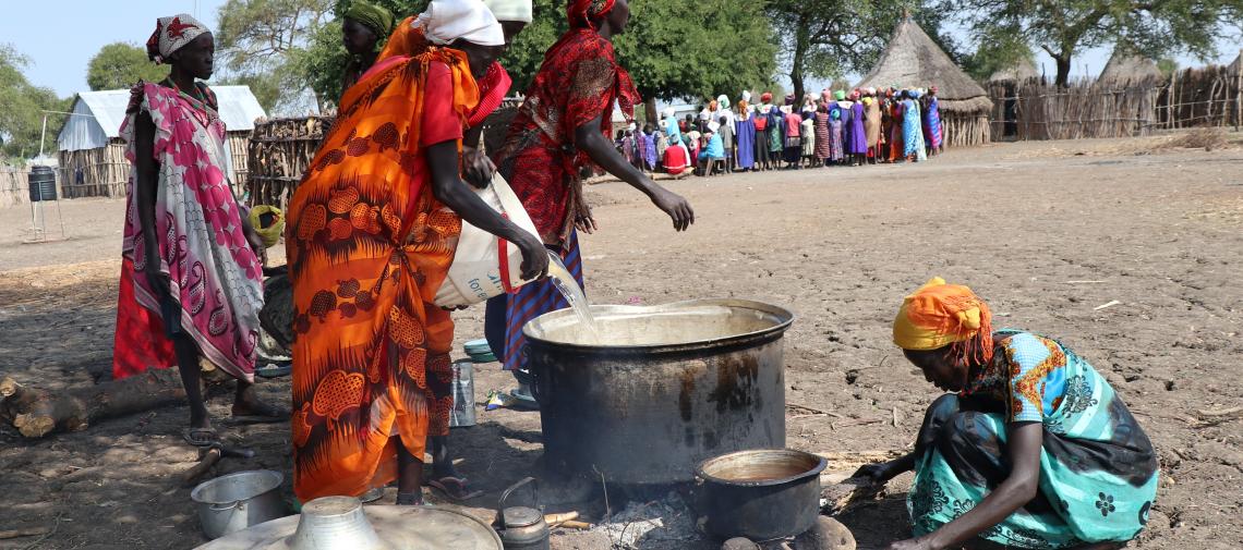 Frauen in Afrika beim Kochen