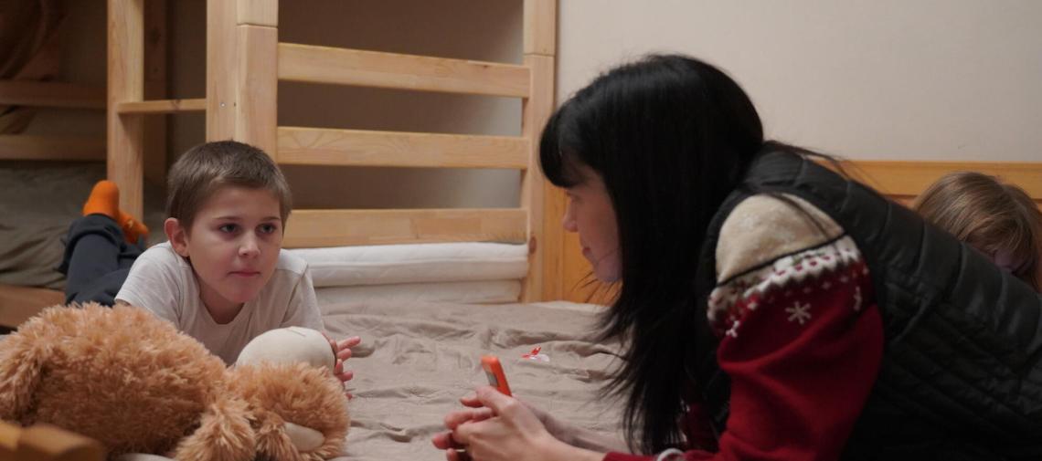 Kinder und Mütter in der Ukraine