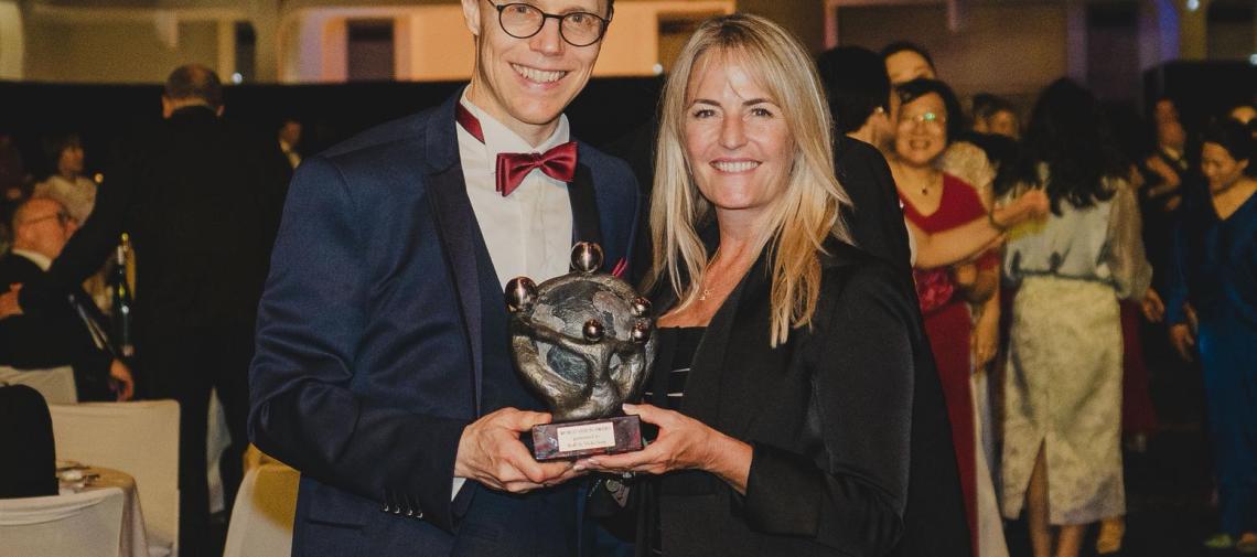 Christoph Hilligen, CEO World Vision und Vicki Sorg, Charity-Botschafterin der PM We Care Foundation (links nach rechts)                                    