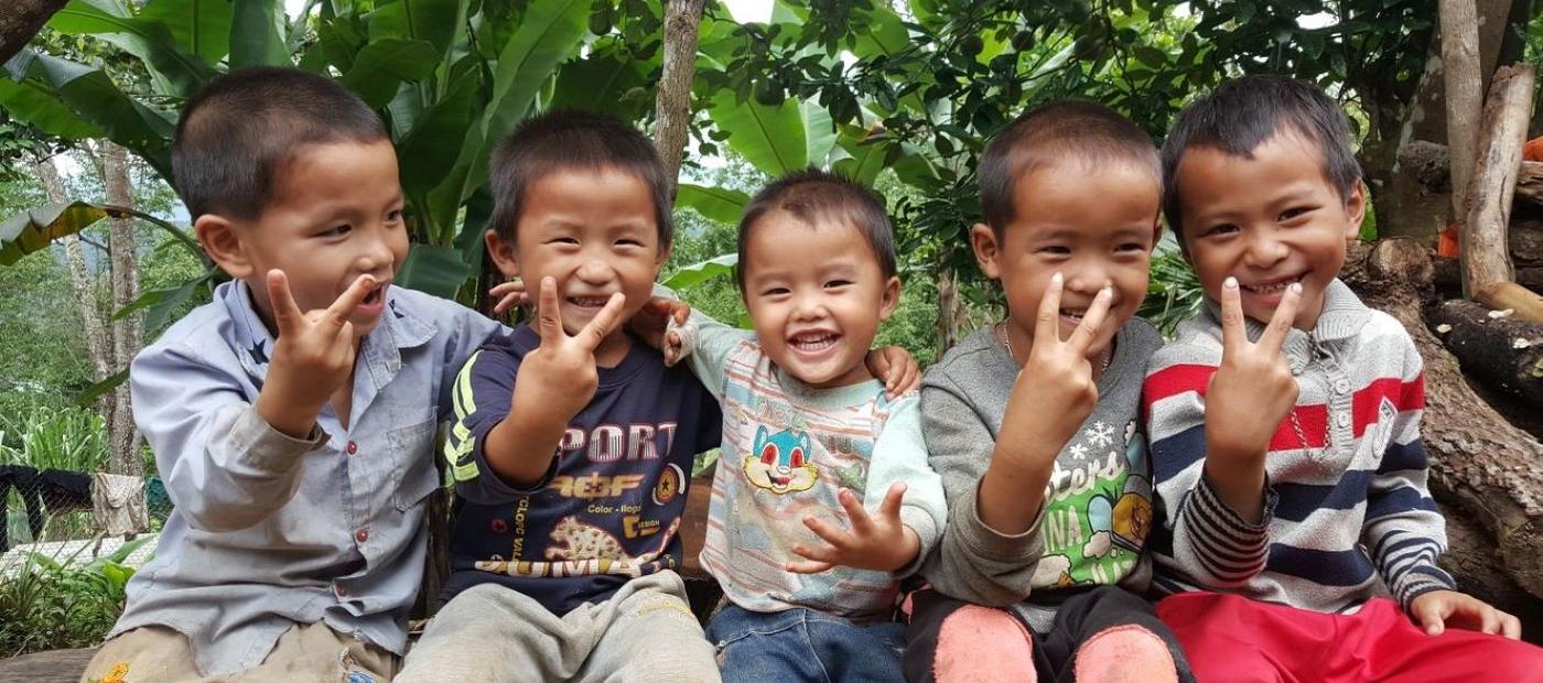 Lächelnde Kinder in Vietnam